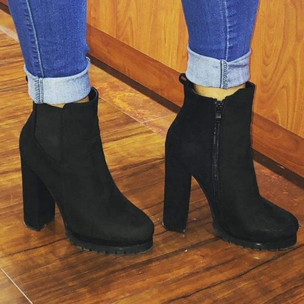 BRAND NEW FOREVER 21 BLOCK ZIP CLOSURE ROUND TOE SLIP-ON  FAUX LEATHER BOOT